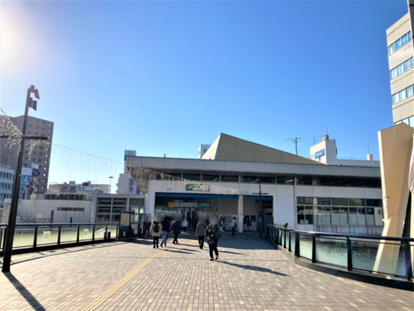 JRと小田急の2路線が乗り入れる「藤沢駅」から徒歩4分