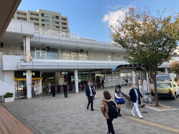 東急田園都市線「鷺沼駅」から徒歩4分。乗降客数63,155人/日